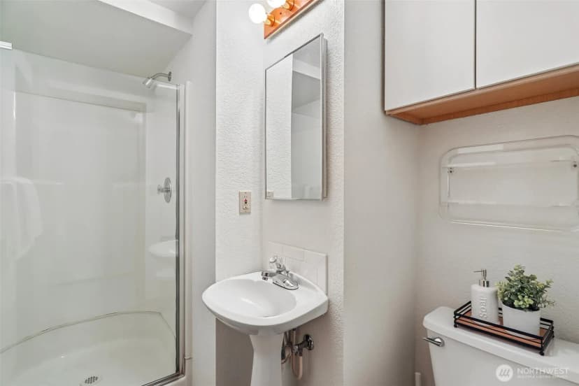 Property photo for 16313 Inglewood Place Ne, Kenmore photo 30