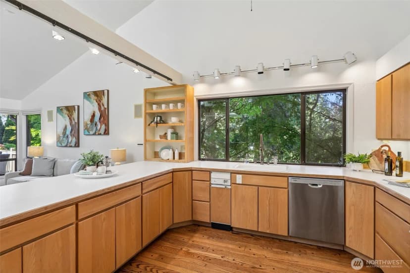 Property photo for 16313 Inglewood Place Ne, Kenmore photo 8