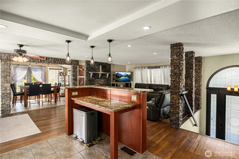 Property photo for 804 15th Street Sw, Edmonds photo 11