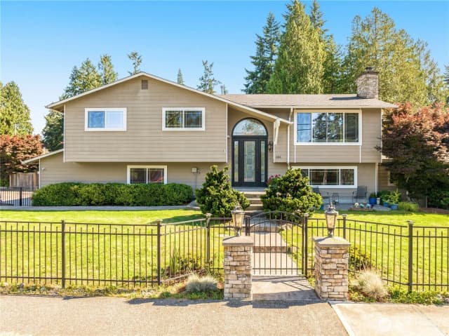 Property photo for 804 15th Street Sw, Edmonds photo 3