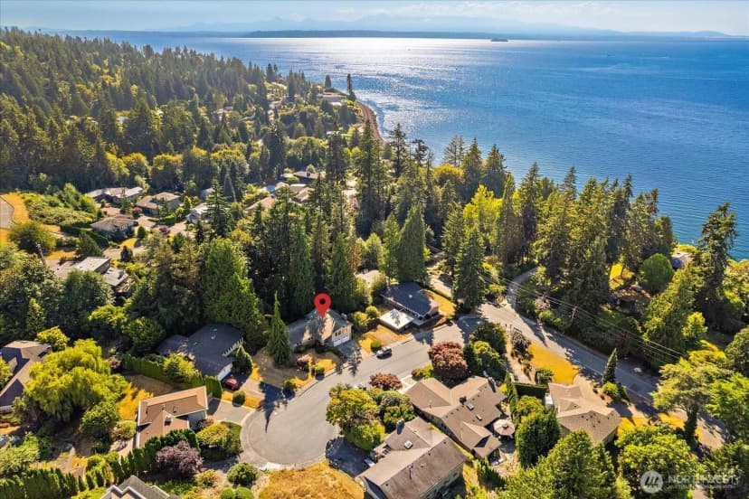 Property photo for 17202 Sealawn Place, Edmonds photo 35