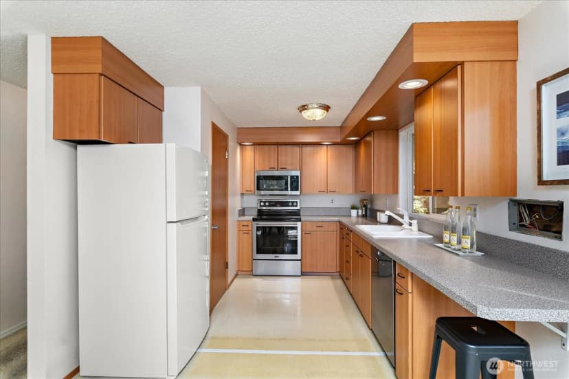 Property photo for 17202 Sealawn Place, Edmonds photo 10