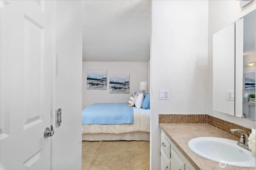 Property photo for 17202 Sealawn Place, Edmonds photo 18