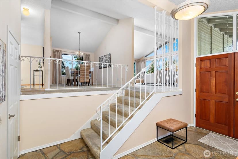 Property photo for 17202 Sealawn Place, Edmonds photo 14