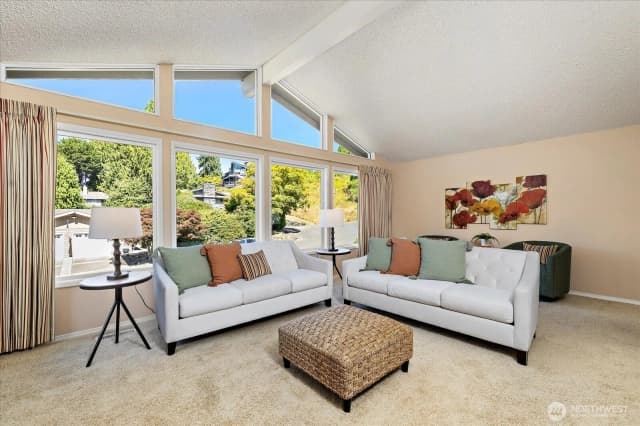 Property photo for 17202 Sealawn Place, Edmonds photo 4