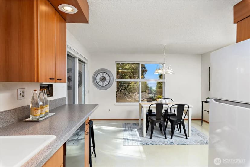 Property photo for 17202 Sealawn Place, Edmonds photo 12