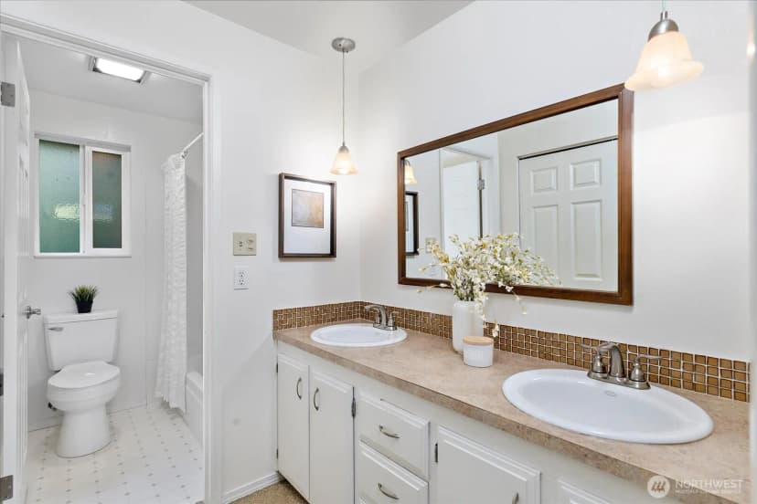 Property photo for 17202 Sealawn Place, Edmonds photo 22