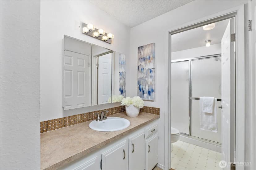 Property photo for 17202 Sealawn Place, Edmonds photo 17