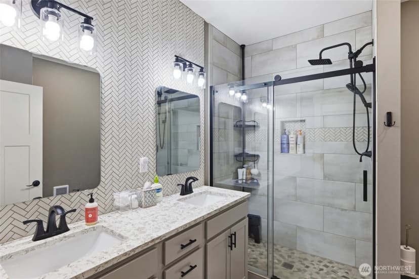 Property photo for 811 Wadsworth Loop, Ronald photo 12