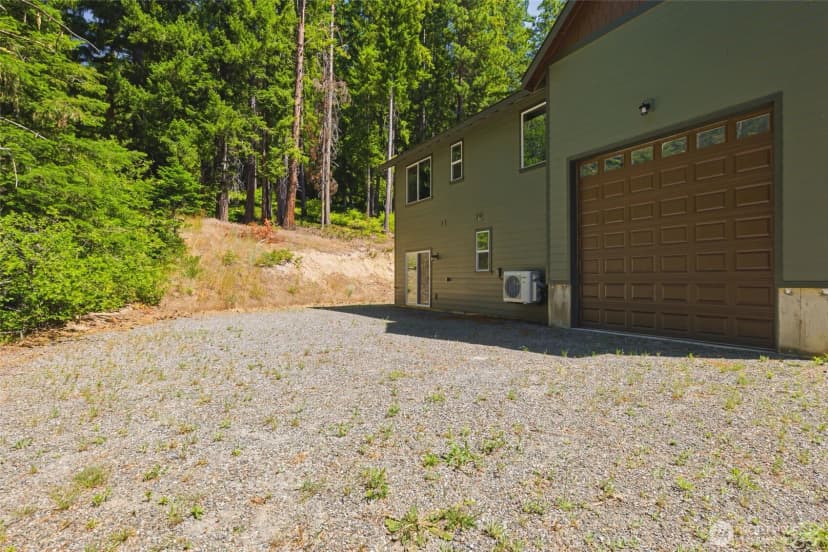 Property photo for 811 Wadsworth Loop, Ronald photo 25