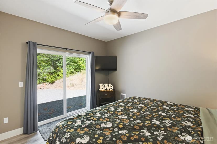 Property photo for 811 Wadsworth Loop, Ronald photo 15