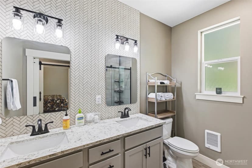 Property photo for 811 Wadsworth Loop, Ronald photo 16