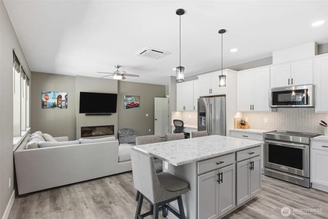 Property photo for 811 Wadsworth Loop, Ronald photo 5