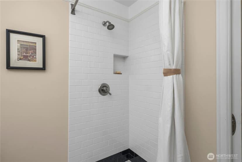 Property photo for 18443 Ballinger Way Ne, Lake Forest Park photo 15