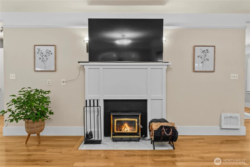 Property photo for 18443 Ballinger Way Ne, Lake Forest Park photo 4