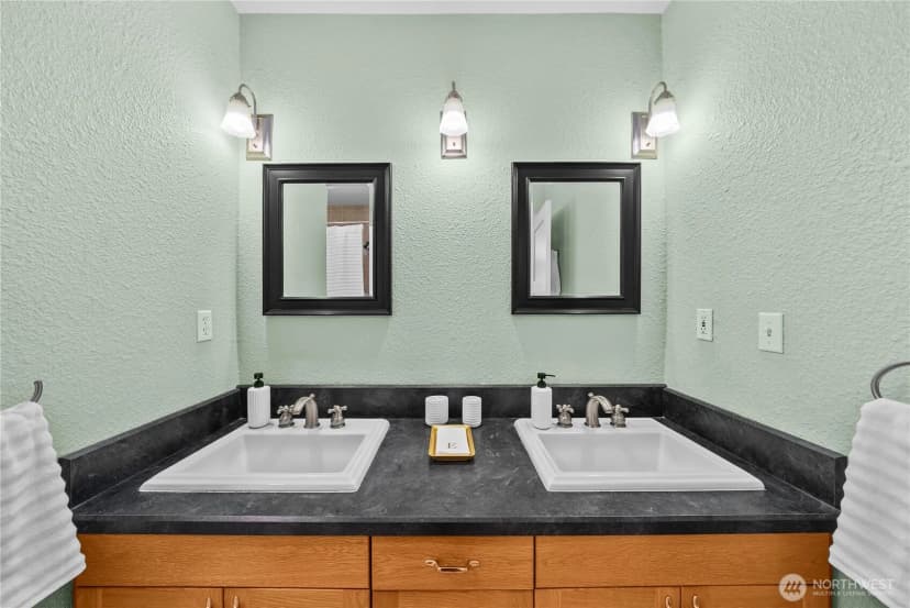 Property photo for 18443 Ballinger Way Ne, Lake Forest Park photo 17