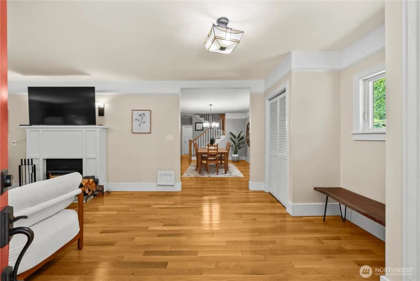 Property photo for 18443 Ballinger Way Ne, Lake Forest Park photo 3
