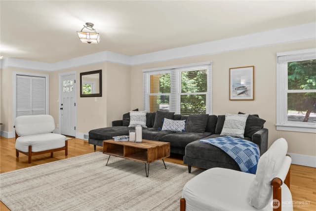 Property photo for 18443 Ballinger Way Ne, Lake Forest Park photo 5