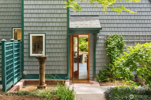 Property photo for 12231 Sunrise Drive Ne, Bainbridge Island photo 4