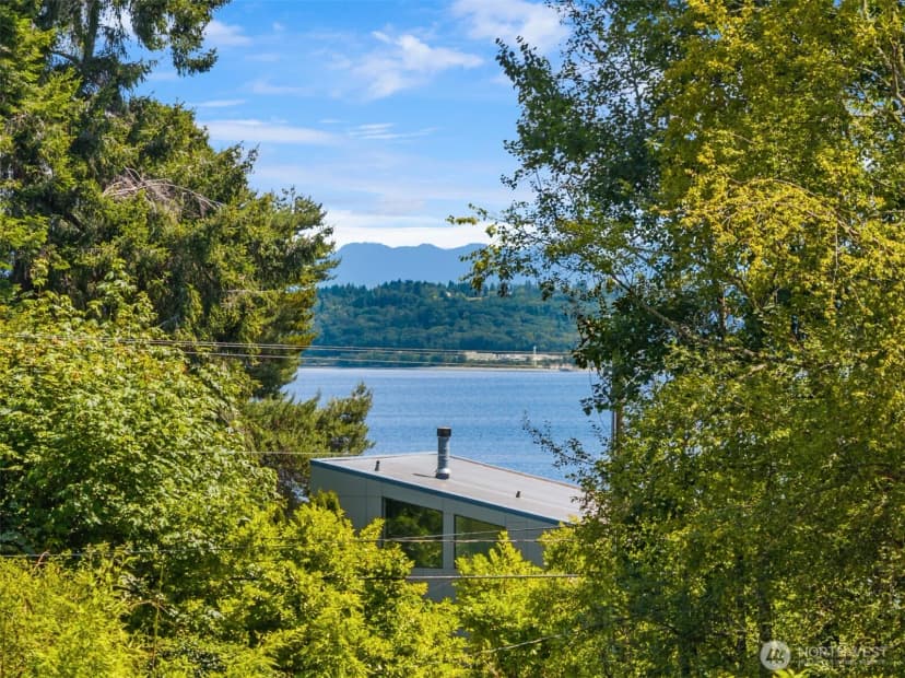 Property photo for 12231 Sunrise Drive Ne, Bainbridge Island photo 20