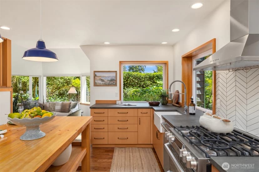 Property photo for 12231 Sunrise Drive Ne, Bainbridge Island photo 11