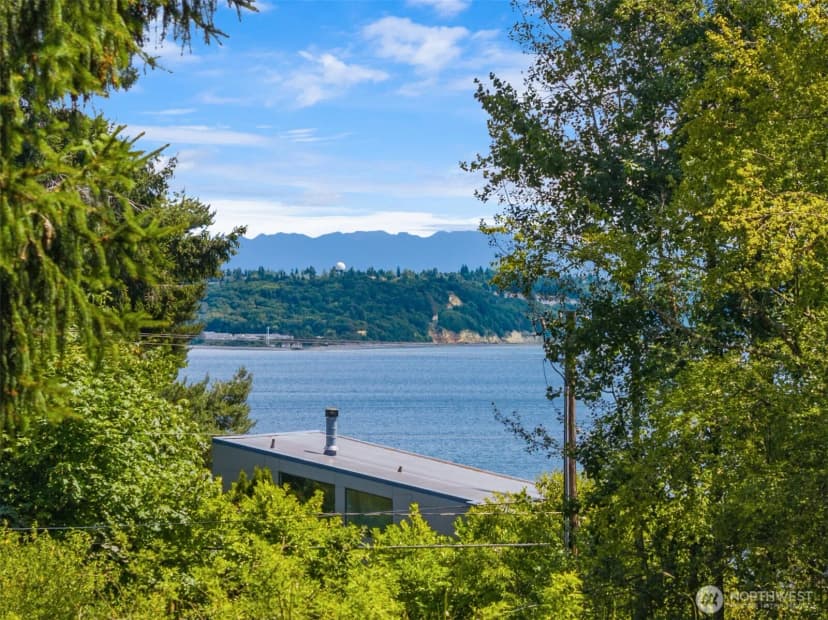 Property photo for 12231 Sunrise Drive Ne, Bainbridge Island photo 16