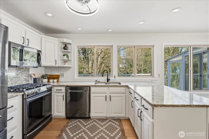 Property photo for 16018 36th Avenue Ne, Lake Forest Park photo 11