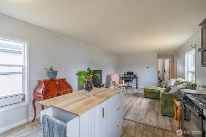 Property photo for 300 Park Avenue #34, Buckley photo 11