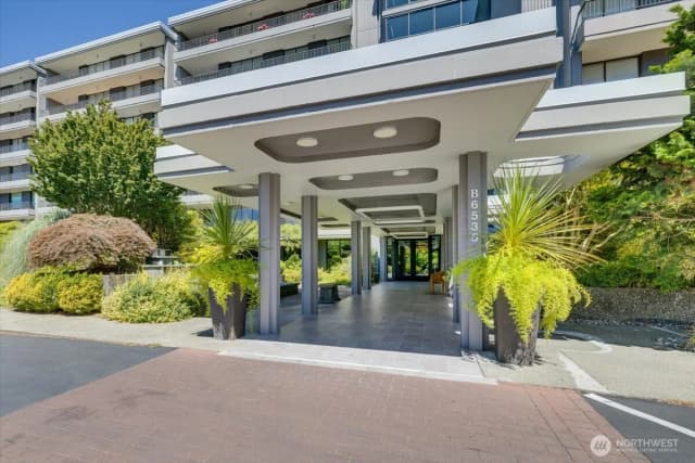 Property photo for 6535 Seaview Avenue Nw #305b, Seattle photo 3