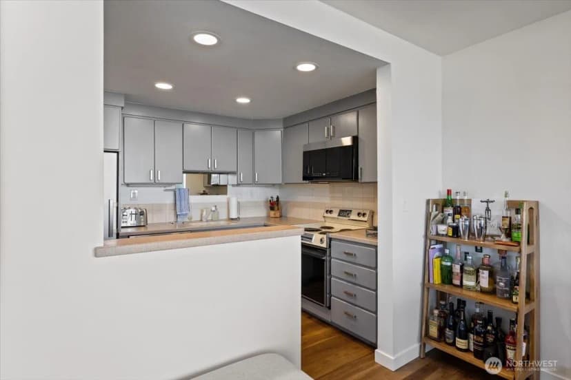 Property photo for 6535 Seaview Avenue Nw #305b, Seattle photo 12