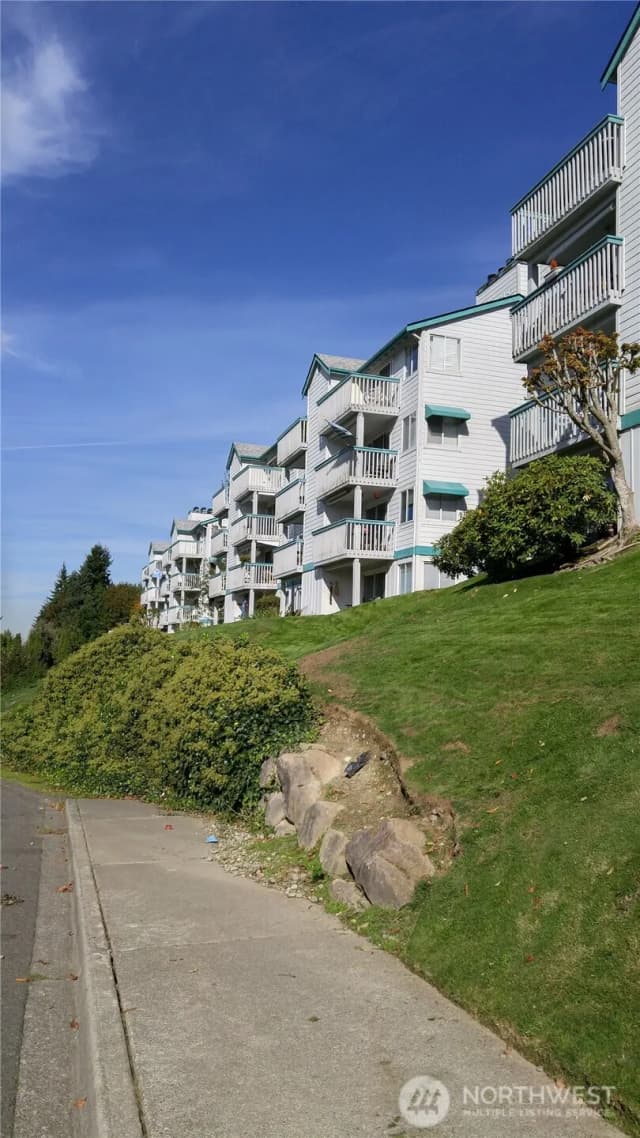 Property photo for 28610 16th Avenue S #201, Federal Way