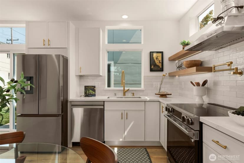 Property photo for 9251 Palatine Avenue N #c, Seattle photo 6