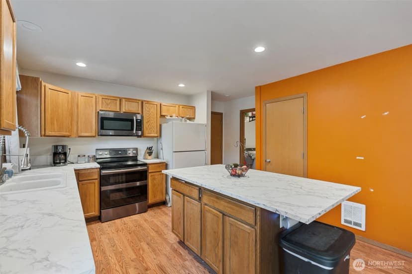 Property photo for 17015 Arborvitae Court Se, Yelm photo 12