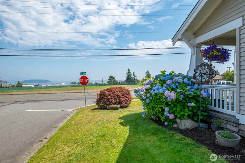 Property photo for 2402 J Avenue, Anacortes photo 6