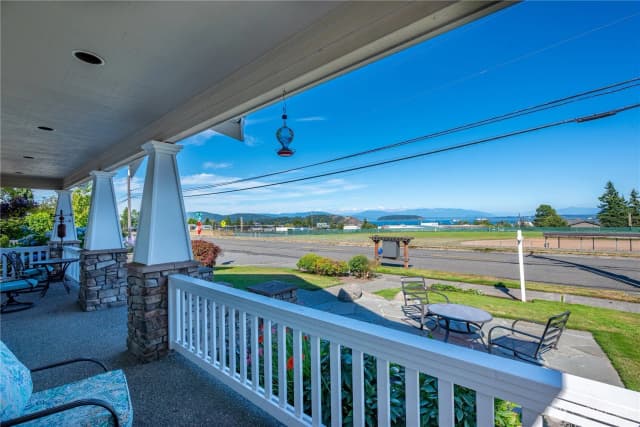 Property photo for 2402 J Avenue, Anacortes photo 4