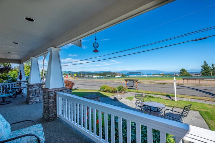 Property photo for 2402 J Avenue, Anacortes photo 4