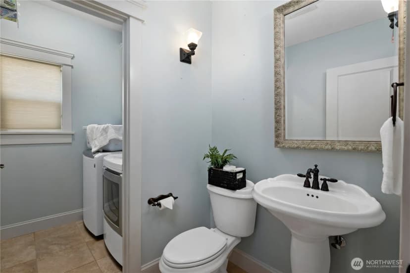 Property photo for 2402 J Avenue, Anacortes photo 19