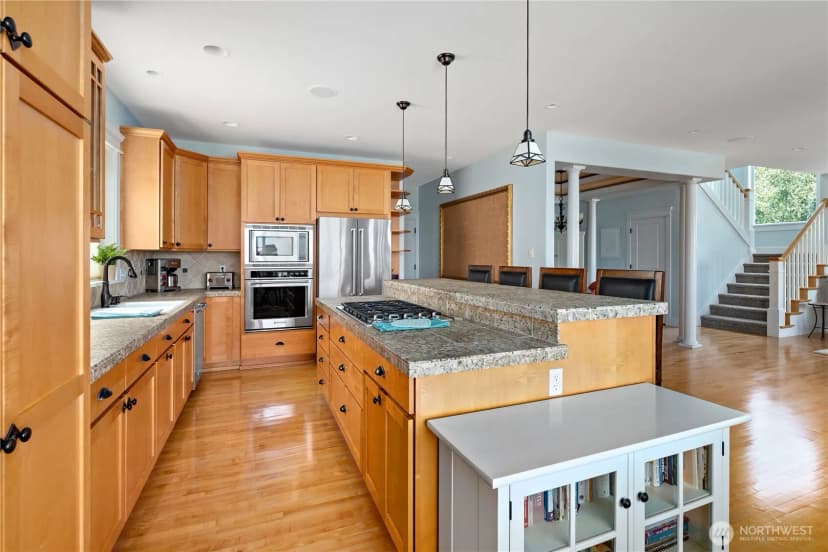 Property photo for 2402 J Avenue, Anacortes photo 16