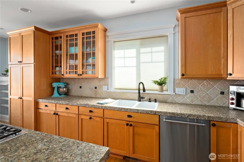 Property photo for 2402 J Avenue, Anacortes photo 17