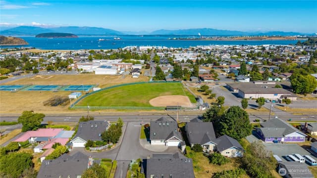 Property photo for 2402 J Avenue, Anacortes photo 5