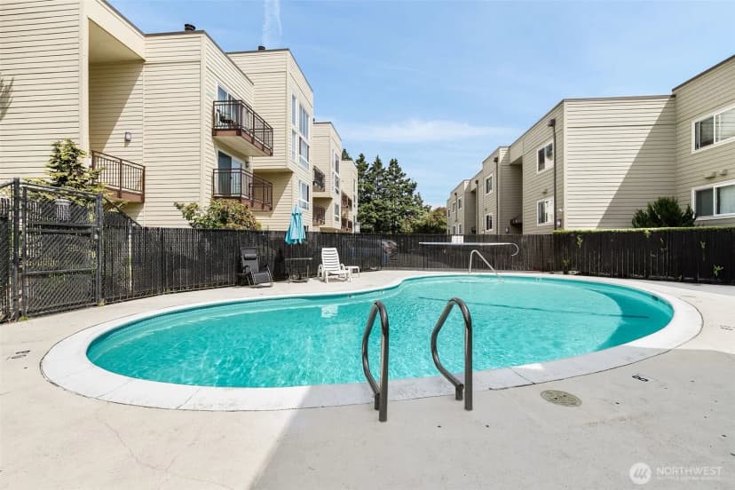 Property photo for 5824 Ne 75th Street #307, Seattle photo 22