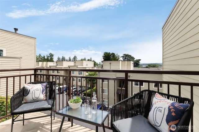 Property photo for 5824 Ne 75th Street #307, Seattle photo 3