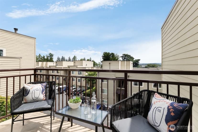 Property photo for 5824 Ne 75th Street #307, Seattle photo 3