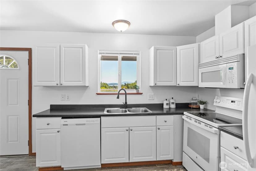 Property photo for 8404 Treevue Road, Blaine photo 14