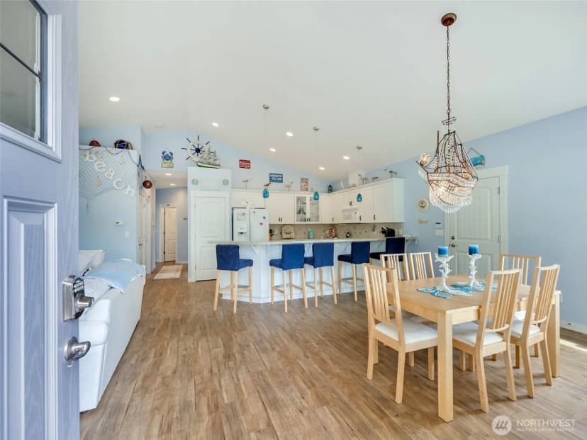Property photo for 1403 253rd Place, Ocean Park photo 3