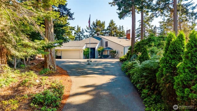 Property photo for 733 Tillamuk Drive, La Conner photo 2