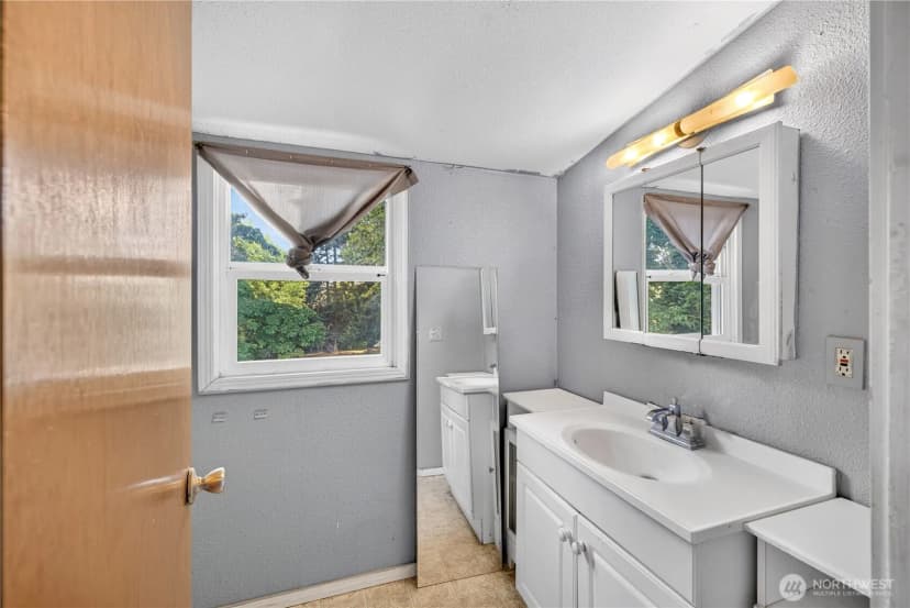 Property photo for 804 Crescent Drive, Grandview photo 12