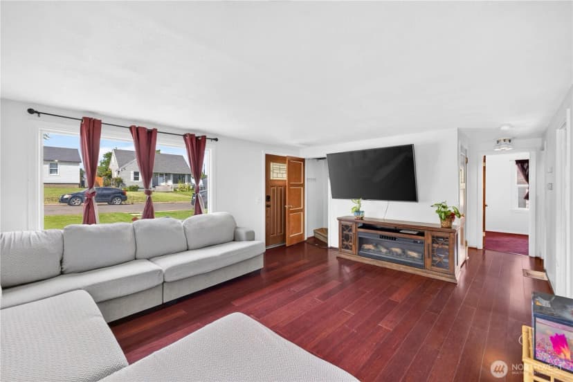 Property photo for 804 Crescent Drive, Grandview photo 20