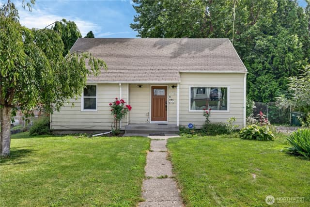 Property photo for 804 Crescent Drive, Grandview
