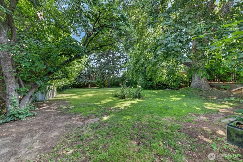 Property photo for 804 Crescent Drive, Grandview photo 39